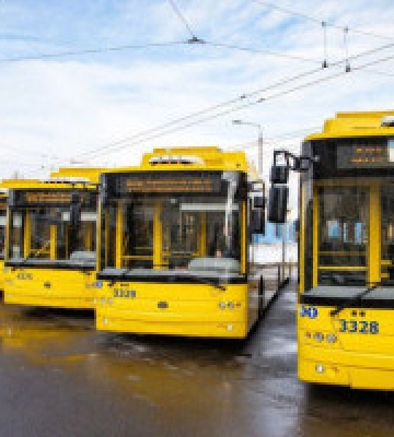 У Києві через відсутність напруги в контактній мережі затримується низка тролейбусних і трамвайних маршрутів, - КМДА