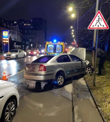 У Львові внаслідок зіткнення «швидкої» та легковика травмовані шестеро людей – правоохоронці встановлюють обставини події