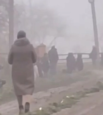 До сліз: Мережу розчулило відео, в якому мама полеглого Героя з Волині востаннє йде на зустріч сину