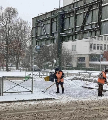 На дорогах Черкас працює снігоприбиральна техніка