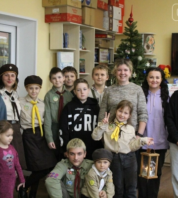 Миколаївські Пластуни продовжують передавати Вифлеємський вогонь містянам