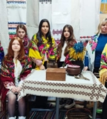 Шацький ліцей на Волині: як у навчальному закладі колядували та ярмаркували