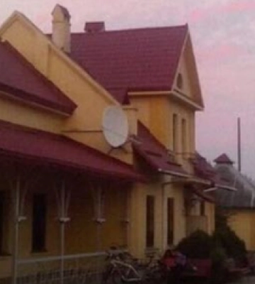 У Жовкві біля вокзалу знайшли мертву жінку: правоохоронці просять допомогти встановити особу