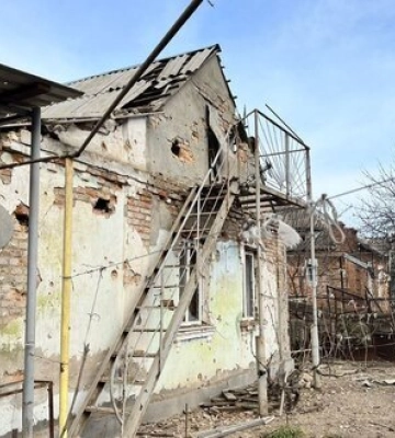 Россияне из артиллерии обстреляли Никополь: Ранения получили двое мужчин. ФОТОрепортаж