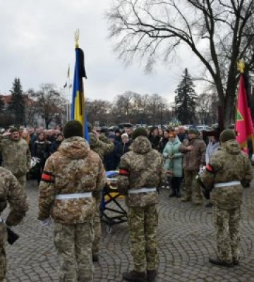 На Закарпатті попрощалися з полеглим захисником Тарасом Расчисом