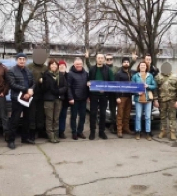 Волонтери з Литви передали автівки для українських воїнів на Херсонщині