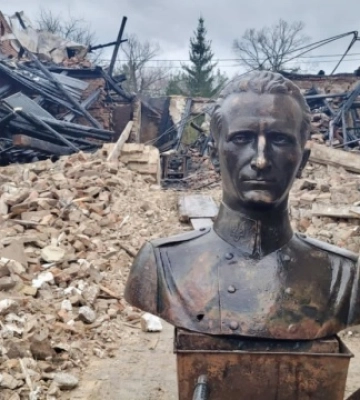 І Бандеру на Львівщині вшанували, і погруддя Шухевича врятували