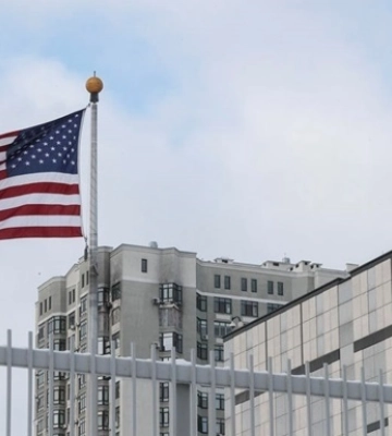 Обломки ракет упали у посольства США в Киеве