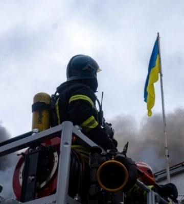 Ліквідація пожеж у Подільському районі Києва триває