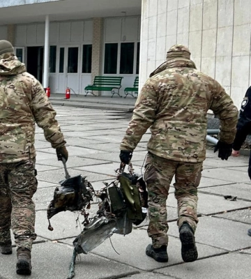 Во время атаки по Киеву ракета попала в больницу, где проходят реабилитацию военные