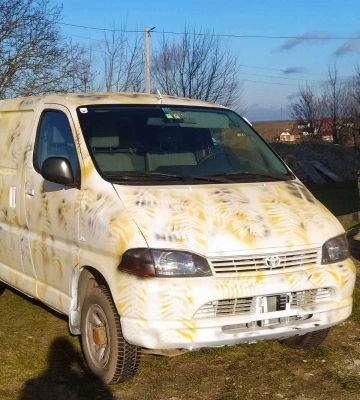 Громада з Рівненського району передала чергову автівку військовим