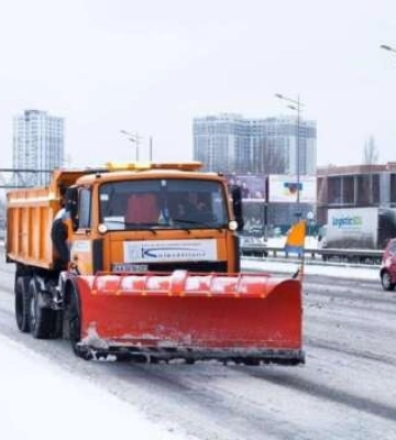 Утром Киев заметает снеговица: полиция предупреждает водителей и пешеходов быть внимательными