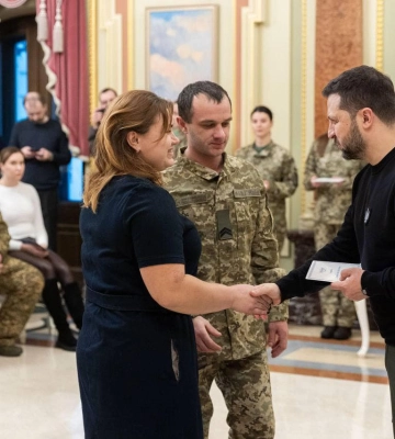 Зеленський подарував квартиру герою України з Рівненщини
