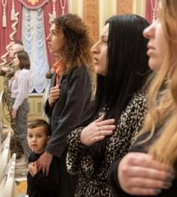 Зеленський вручив сертифікати на квартири двом родинам полеглих Героїв України з Полтавщини