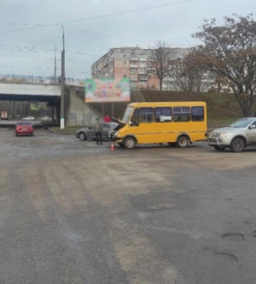 У Кропивницькому зіштовхнулся три автомобілі (ФОТОФАКТ)