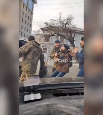 Силою заштовхали в бус: у Харкові вранці люди у військовій формі викрали людину