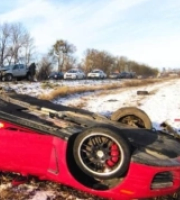 Поблизу Дубна трапилась аварія: від удару легковик вилетів у кювет