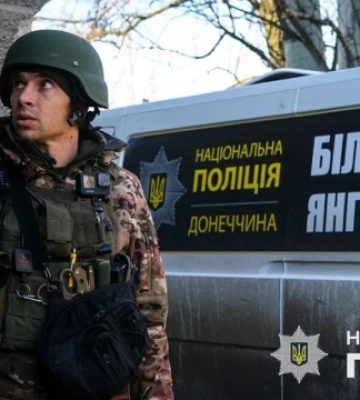 «Білі янголи» вивезли з Красногорівки на Донеччині тяжкопораненого чоловіка