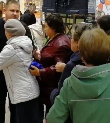 В Днепропетровской области на открытии АТБ люди устроили давку