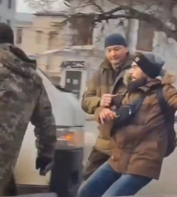 Насильно затягли хлопця в бус у Харкові: у ТЦК розбираються, чи їхні люди