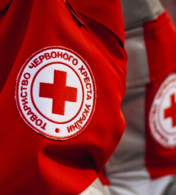 Жителям Невського на Луганщині привезли допомогу від Червоного Хреста