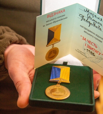 Захиснику Роману Мигалю в Івано-Франківську вручили відзнаку "За честь і звитягу" ІІІ ступеня
