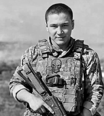 «Не повернувся з бойового завдання»: на фронті загинув миколаївський 22-річний боксер Артем Хан