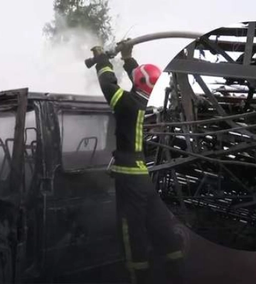 Авто сгорело дотла, посекло здания: видео последствий ракетного удара по Кропивницкому