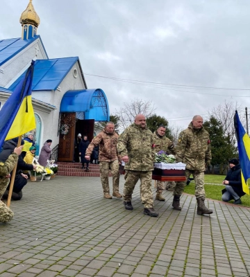 Життя обірвалося під час відпустки: на Волині поховали Героя Дмитра Світящука. Фото
