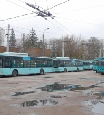 У Чернігові відновили пошкоджену ворожими обстрілами тролейбусну мережу