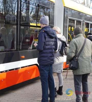 В Одесі вийшов на маршрут новий трисекційний трамвай «Татра Південь» (фоторепортаж)
