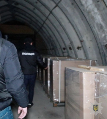 На Черкащині Нацполіція викрила підпільний тютюновий цех у колишній військовій частині