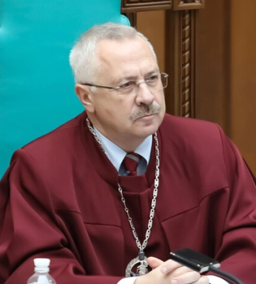 Виконувач обов’язків голови Конституційного суду отримав штраф Виконувач обов’язків голови Конституційного суду отримав штраф