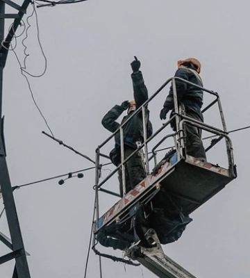 Енергетики у грудні підключили 463 тис. споживачів після обстрілів