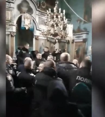 Прихильники УПЦ МП у храмі на Волині накинулися священика ПЦУ (ВІДЕО)