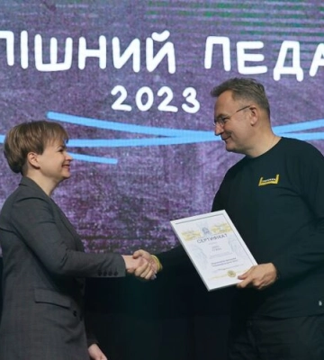 100 найкращих педагогів Львова отримали по 25 тисяч гривень (відео, фото). Прізвища