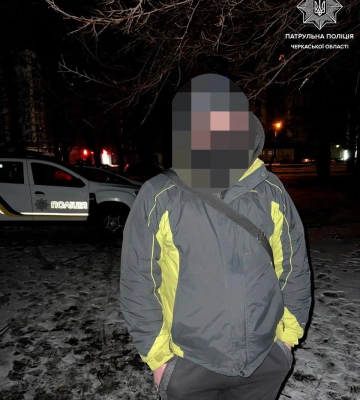 Черкаські патрульні виявили чоловіків, які ловили рибу забороненими знаряддями