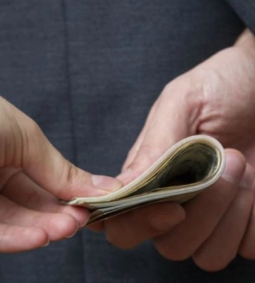 У Києві податківець вимагав від власника АЗС $6 000 щомісячної «данини»