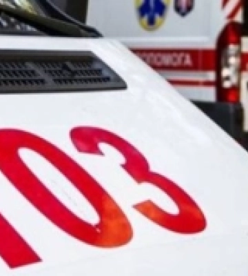 Важкохворого чоловіка на Рівненщині транспортували із допомогою рятувальників