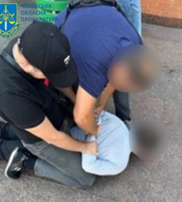 Черкащанин обіцяв посприяти у перетині державного кордону. Його судитимуть
