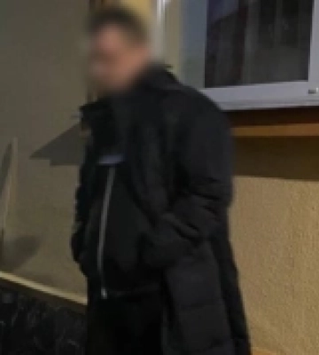 В Ужгороді чоловік погрожував матері ножем та револьвером