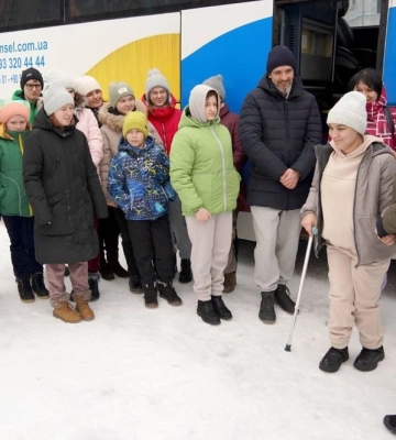 Діти-сироти із прийомних родин Сумської області вирушили на відпочинок до Туреччини