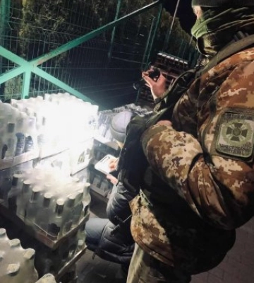 На Закарпатті прикордонники виявили 1500 пляшок алкогольних напоїв невідомого походження