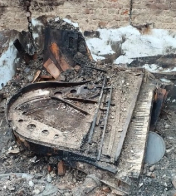 З-під завалів музею у Львові дістали фортепіано, на якому грав Шухевич