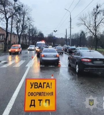 У Луцьку легковик на пішохідному переході збив двох жінок, - поліція