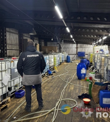 В Одесі ліквідували масштабне підпільне виробництво хімічної продукції світових брендів