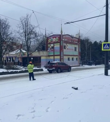 У Дніпрі вантажівка обірвала контактну мережу на бульварі Слави: коментар комунальників