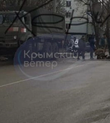 В окупованому Криму зіштовхнулись російські військові вантажівки та позашляховики: є постраждалі