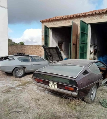 На іспанській фермі виявили 2 унікальних Lamborghini, які простояли без руху 20 років (Фото)