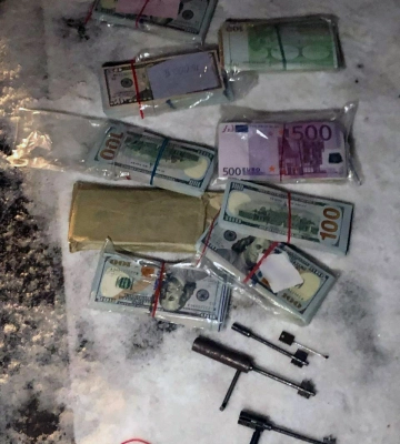 У Харкові «на гарячому» затримали квартирних крадіїв (фото, відео)